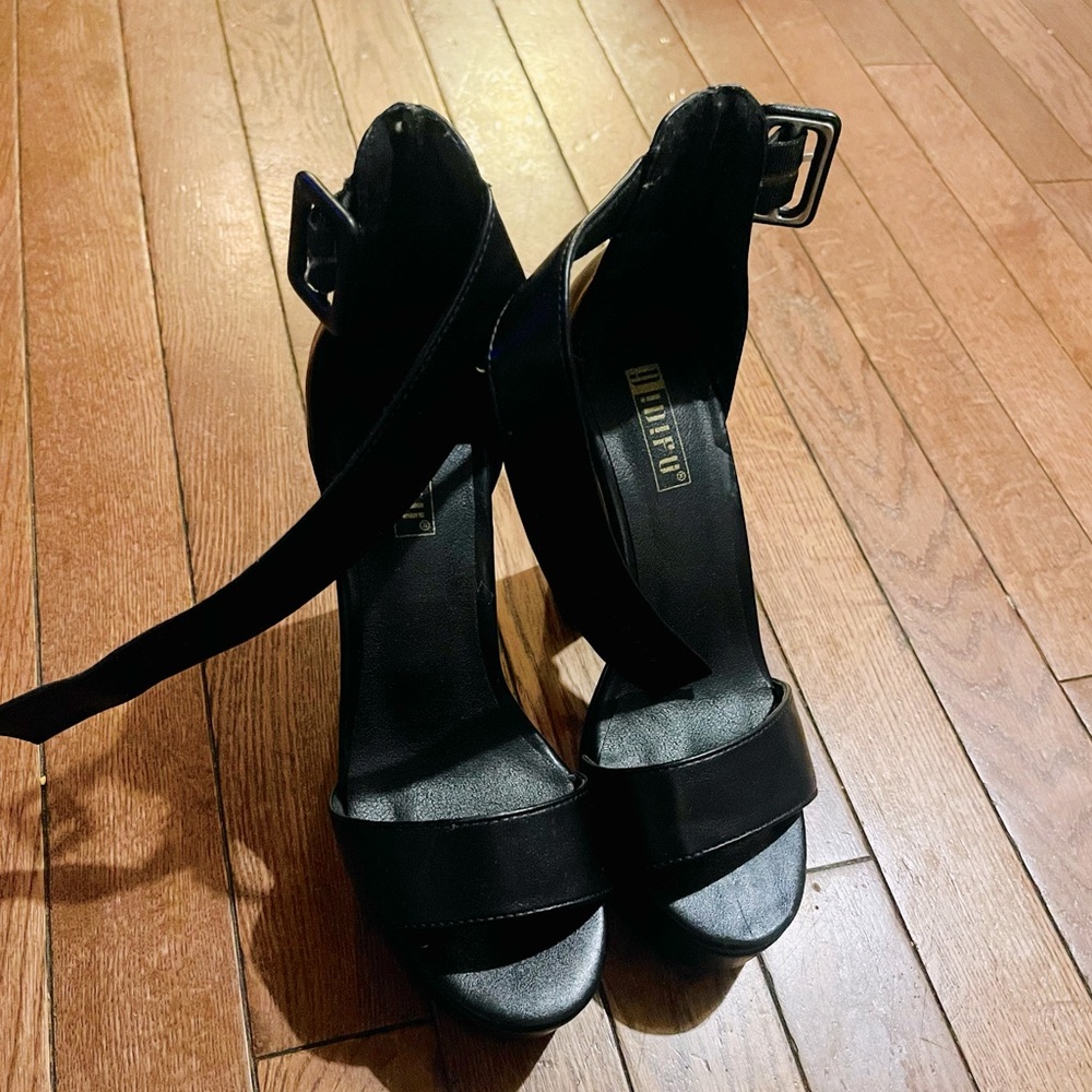- Women’s Heels